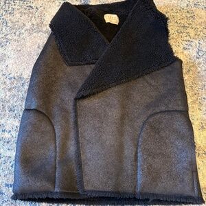 VELVET BY GRAHAM & SPENCER BLACK  FAUX SUEDE/FAUX FUR OPEN VEST